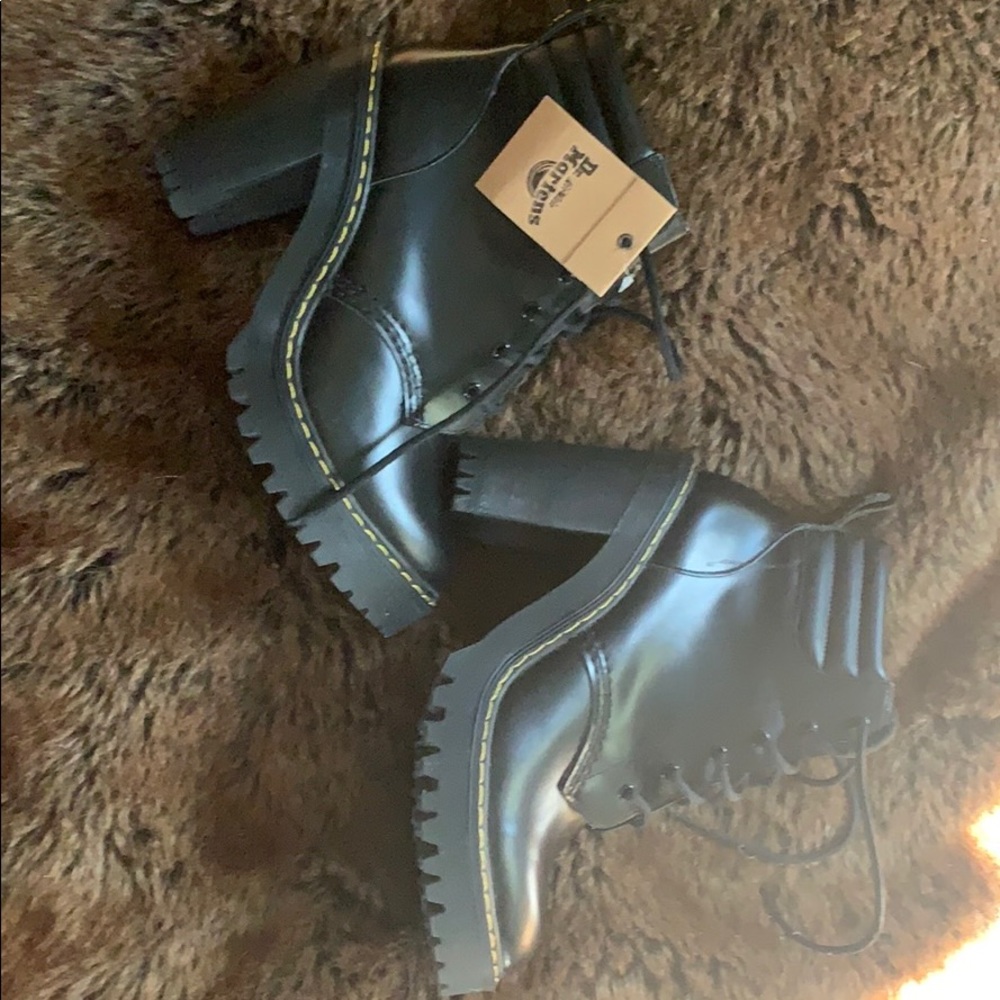 Dr Martens 6 hole chunky heel boots